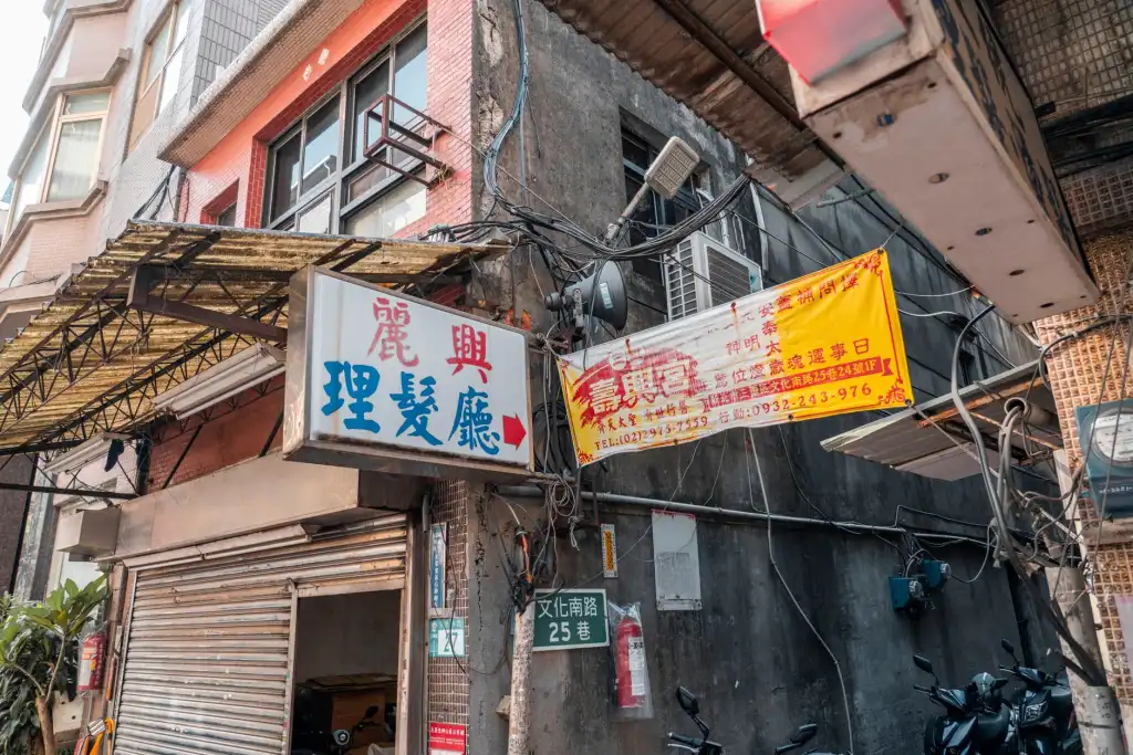 海口胜雅电广告：短视频广告投放策略与抖音品牌曝光效果解析
